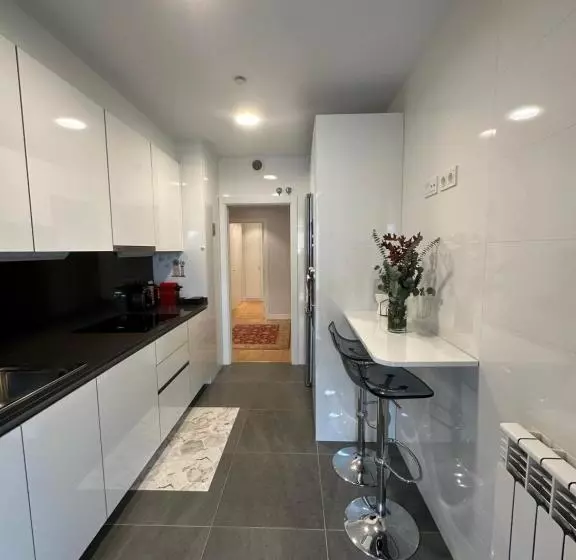 A Estrenar Amplio Con Piscina Y Parking