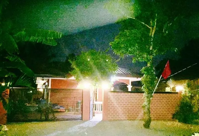 Retkeilymaja Lindstrom S Inn