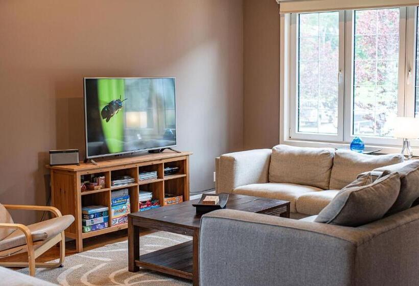 Aspen Lodge By Revelstoke Vacations