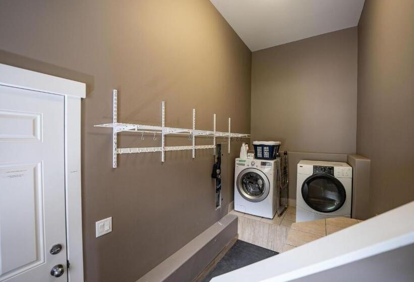 Aspen Lodge By Revelstoke Vacations