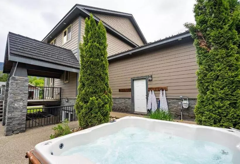 Aspen Lodge By Revelstoke Vacations