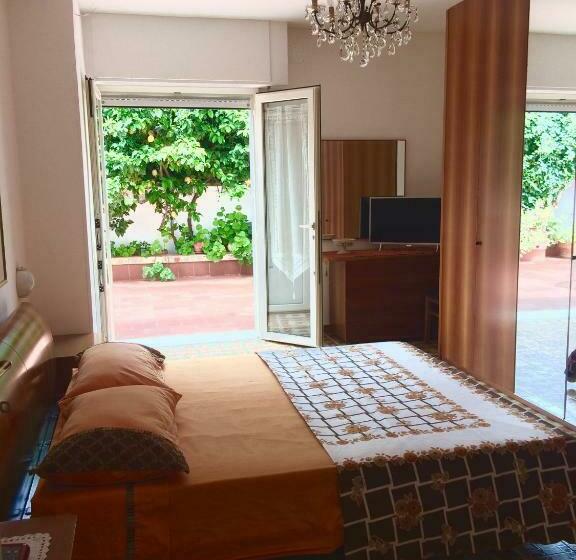 تختخواب و صبحانه Astro Nascente