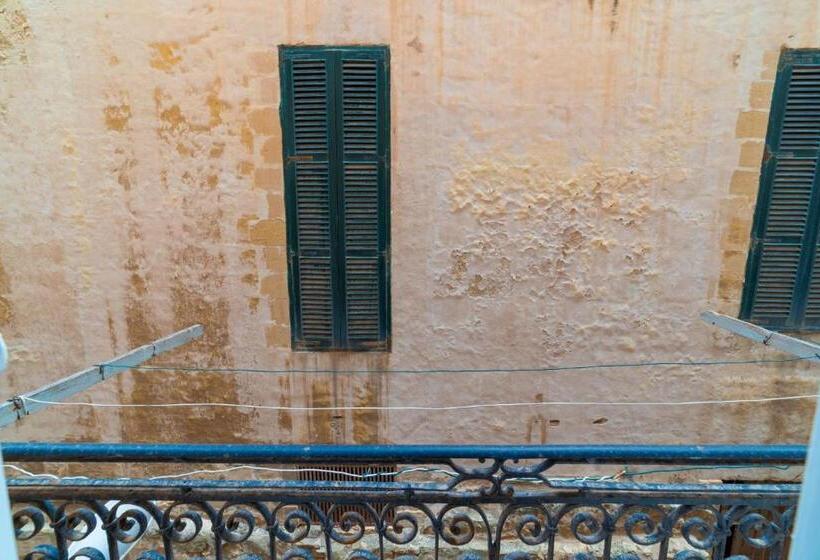 Central Valletta Townhouse Hosted By Sweetstay
