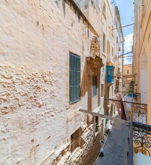 Central Valletta Townhouse Hosted By Sweetstay