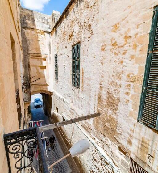 Central Valletta Townhouse Hosted By Sweetstay