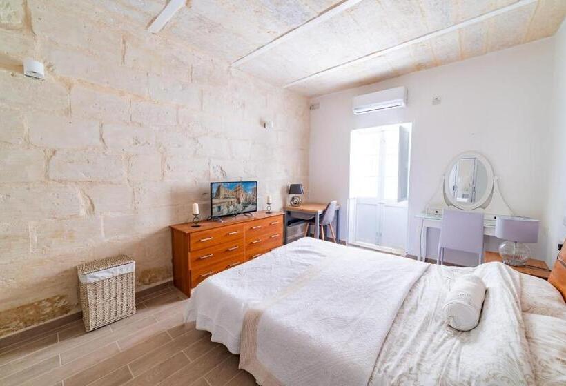 Central Valletta Townhouse Hosted By Sweetstay