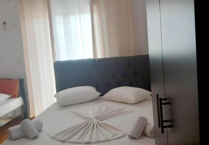 בית מלון כפרי Vila Shuka Ksamil