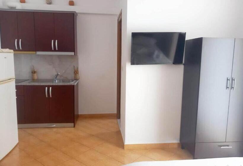 בית מלון כפרי Vila Shuka Ksamil