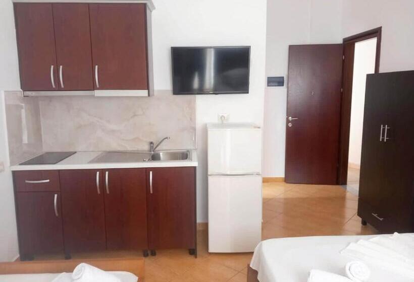 בית מלון כפרי Vila Shuka Ksamil