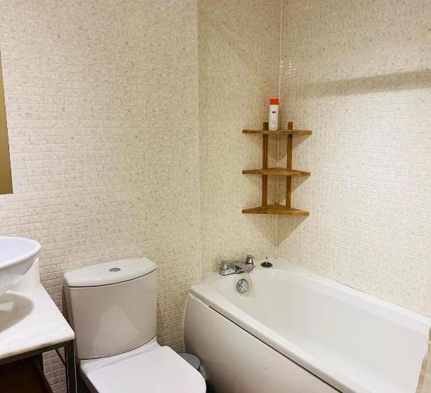 Modern 2bed 2bath Ground Floor Apartment