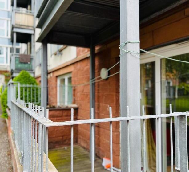 Modern 2bed 2bath Ground Floor Apartment