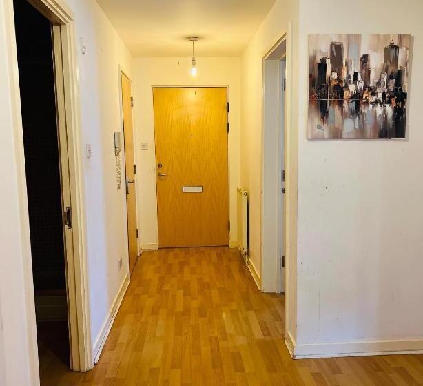 Modern 2bed 2bath Ground Floor Apartment