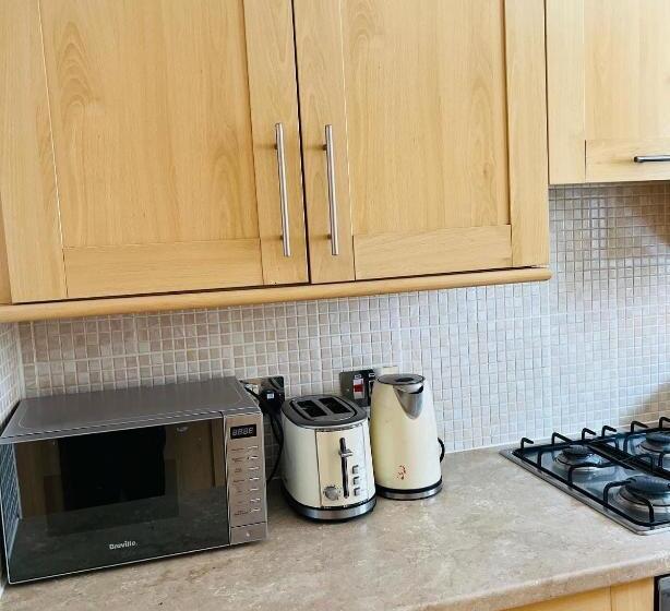 Modern 2bed 2bath Ground Floor Apartment