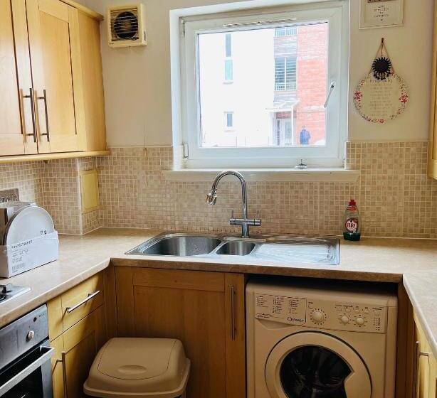 Modern 2bed 2bath Ground Floor Apartment