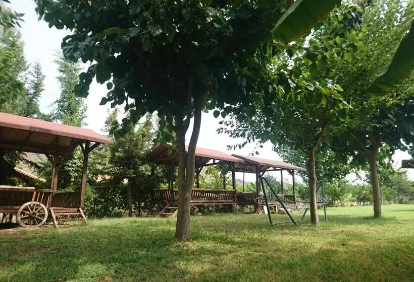 تختخواب و صبحانه Nun Bungalows