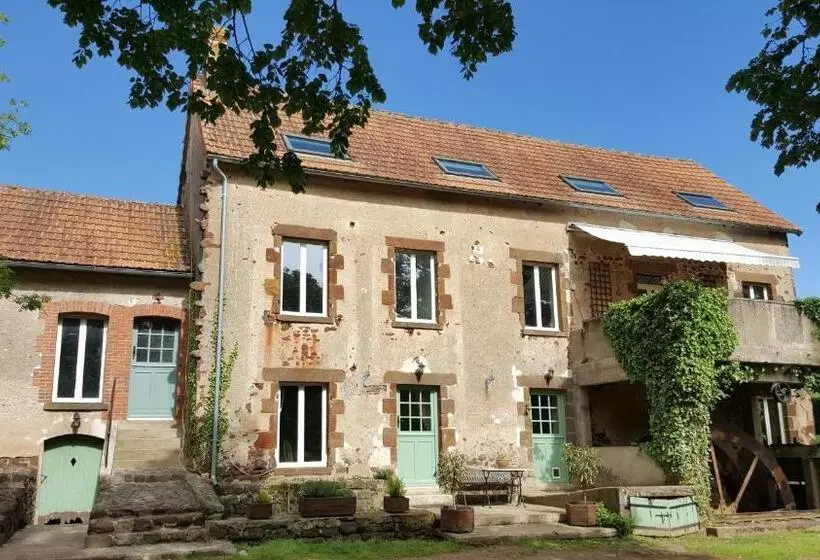 ベッドアンドブレックファースト Le Moulin Du Cluzeau