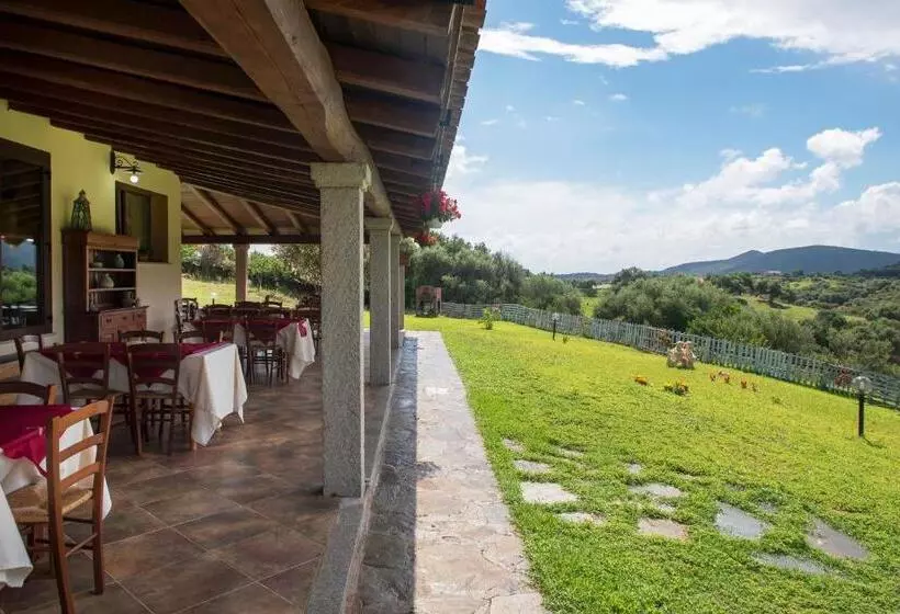 ホテル Agriturismo Sorres
