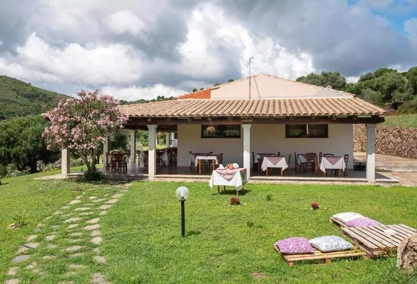 ホテル Agriturismo Sorres