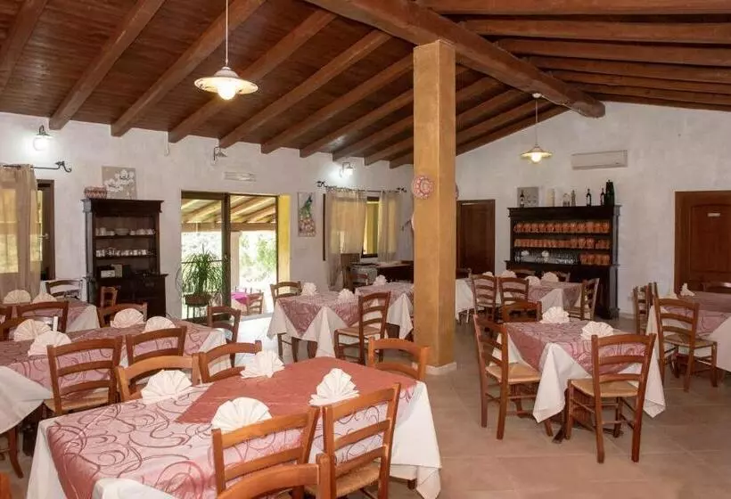 ホテル Agriturismo Sorres