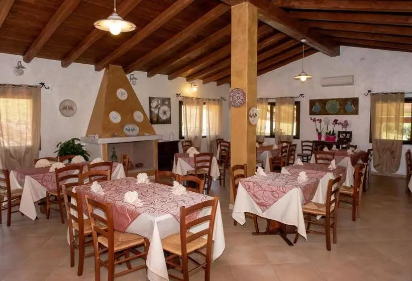 ホテル Agriturismo Sorres