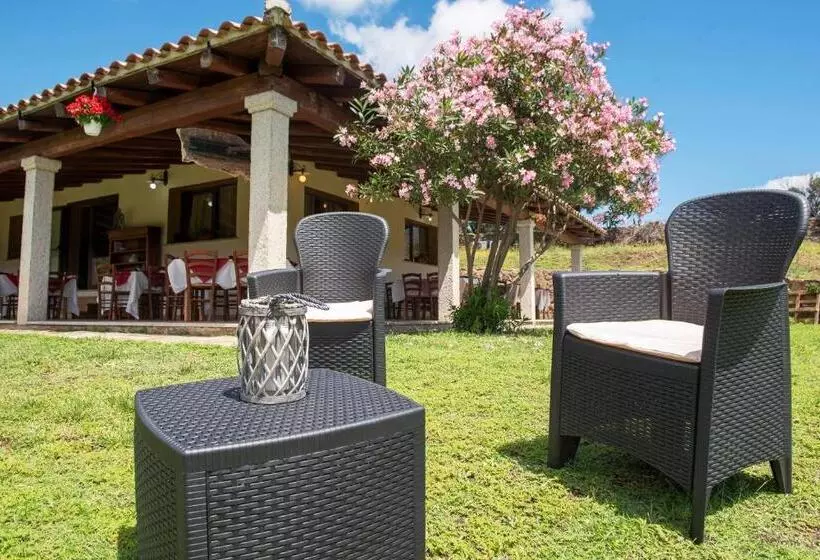 ホテル Agriturismo Sorres