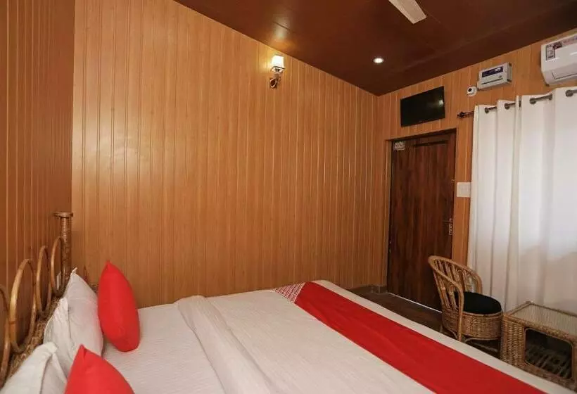 Hotelli Oyo 12212 Crazy Door