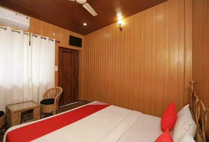 Hotelli Oyo 12212 Crazy Door