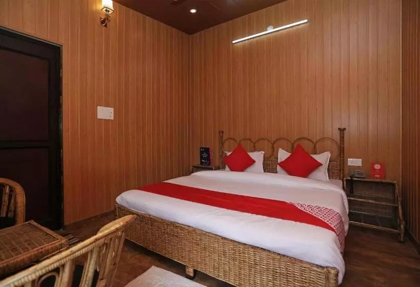 Hotelli Oyo 12212 Crazy Door