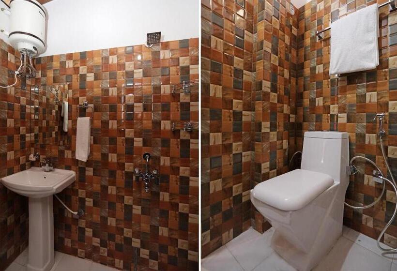 هتل Oyo 12212 Crazy Door