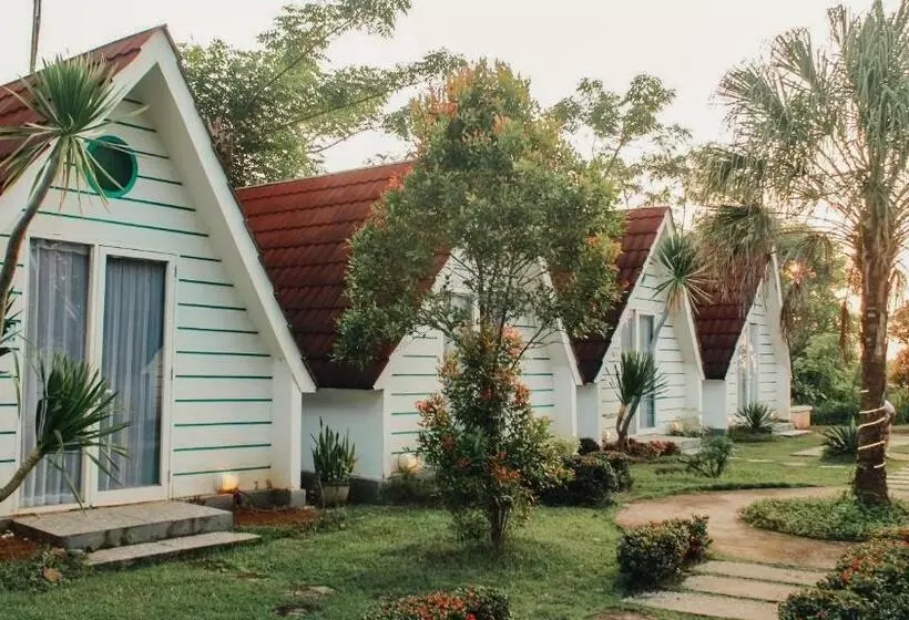 Hotel Seaside Villa & Muse Beach Resto