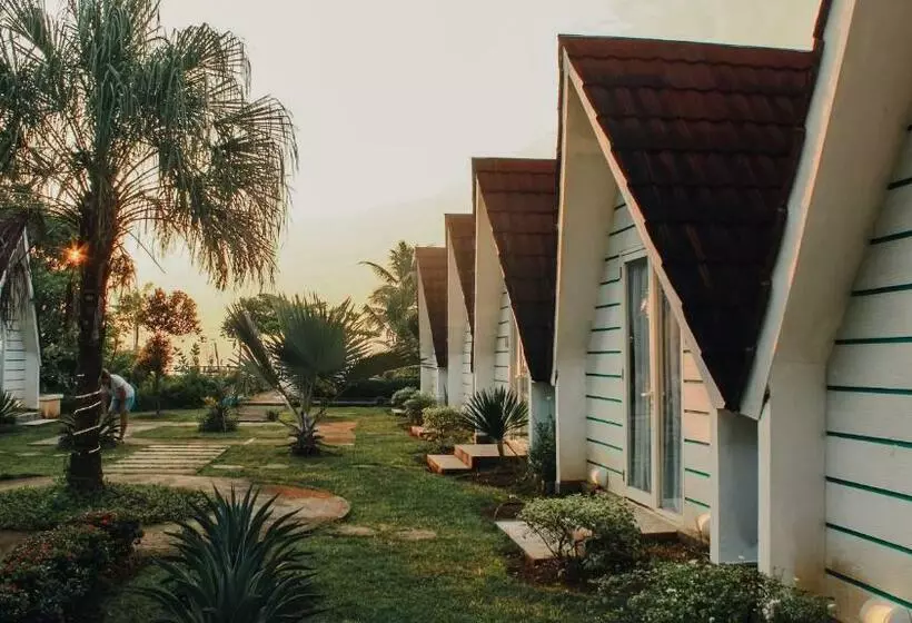 Hotel Seaside Villa & Muse Beach Resto