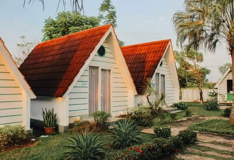 Hotel Seaside Villa & Muse Beach Resto