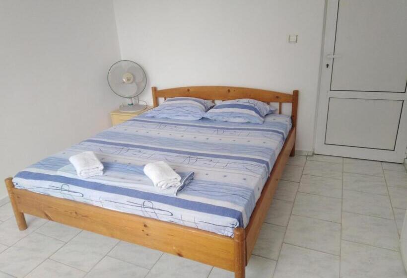 پانسیون Despina