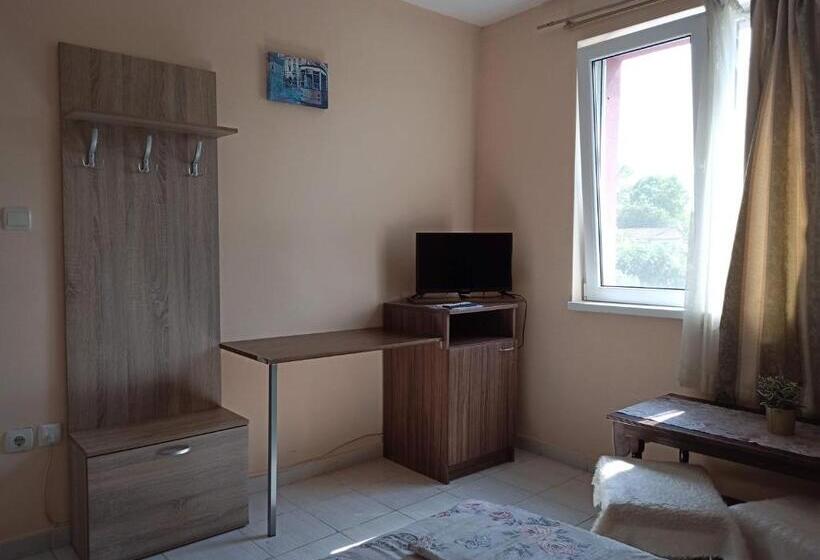 פנסיון Guest House 51