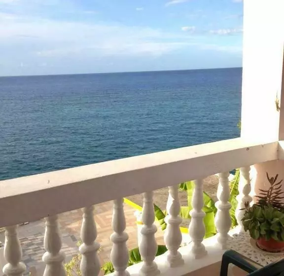 پانسیون Ocean Edge Villa