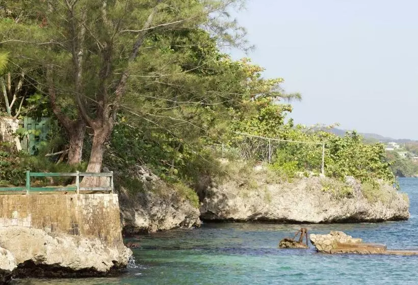 پانسیون Ocean Edge Villa