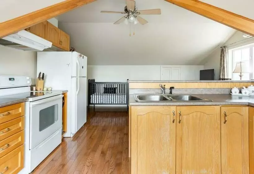 Majatalo The Loft! Private, Cozy, Quiet, In Nature, 1 Or 2 Bedroom, Steep Steps Up