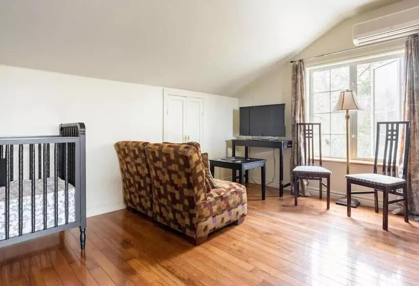 Majatalo The Loft! Private, Cozy, Quiet, In Nature, 1 Or 2 Bedroom, Steep Steps Up