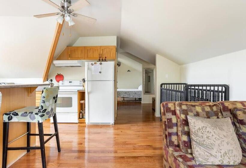 Panzió The Loft! Private, Cozy, Quiet, In Nature, 1 Or 2 Bedroom, Steep Steps Up