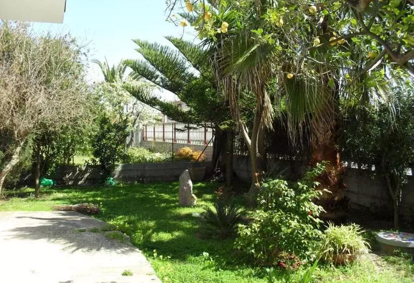 Aamiaismajoitus (B&B) Casa Vacanzeil Bouganville