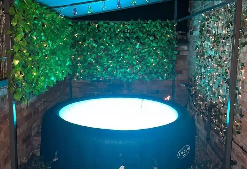 Jacuzzi Spa! Stunning Entire Guest House   Netflix