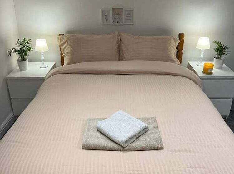 Jacuzzi Spa! Stunning Entire Guest House   Netflix