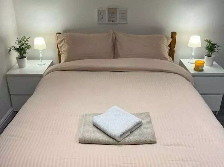 Jacuzzi Spa! Stunning Entire Guest House   Netflix