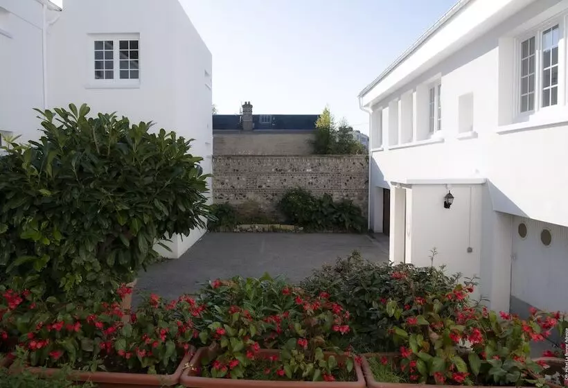 Отель De Charme La Bonne Adresse   Logis De France