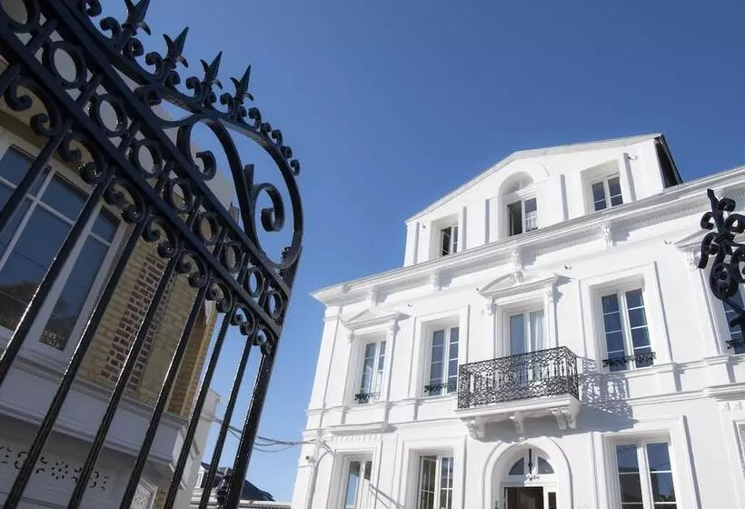 Отель De Charme La Bonne Adresse   Logis De France