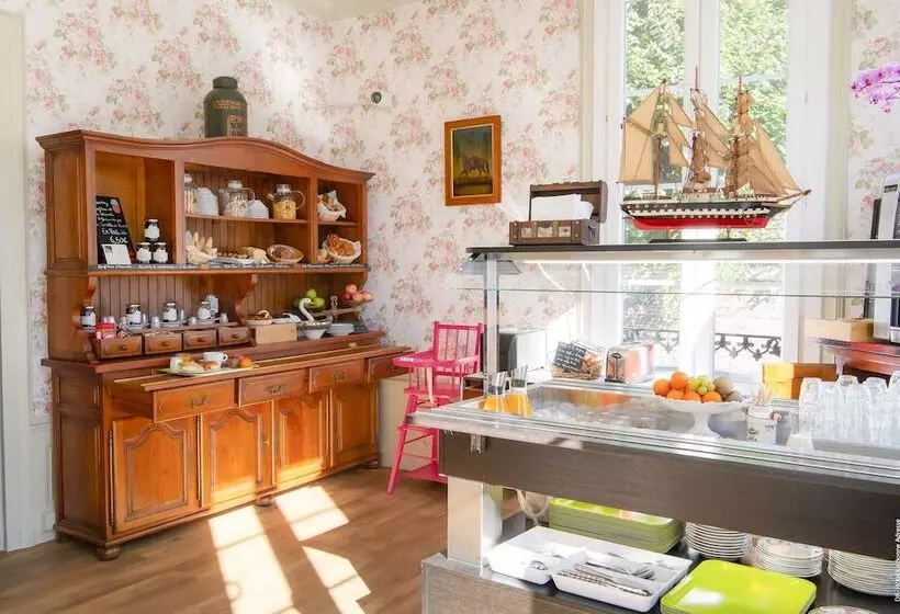 Отель De Charme La Bonne Adresse   Logis De France