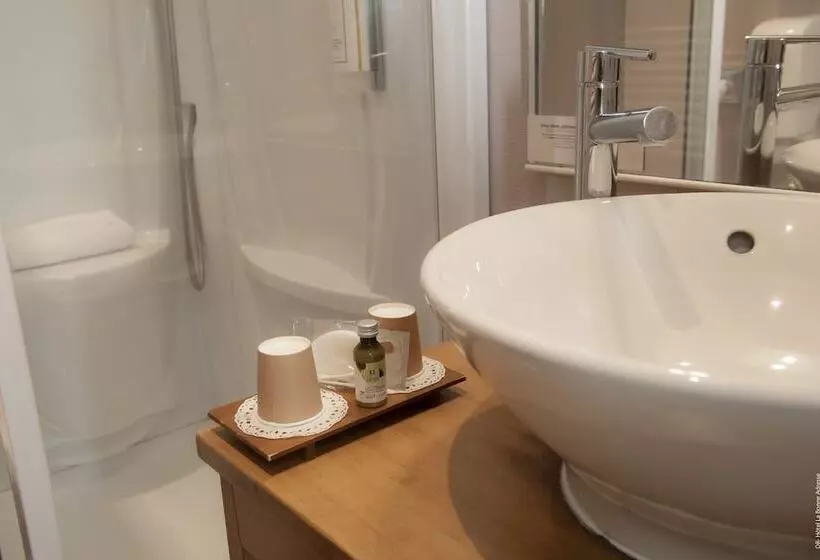 Отель De Charme La Bonne Adresse   Logis De France