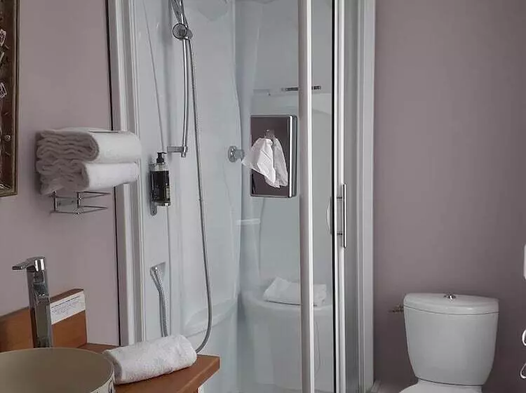 Отель De Charme La Bonne Adresse   Logis De France