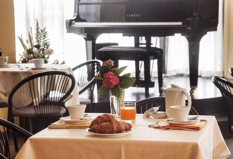 Отель Del Riale