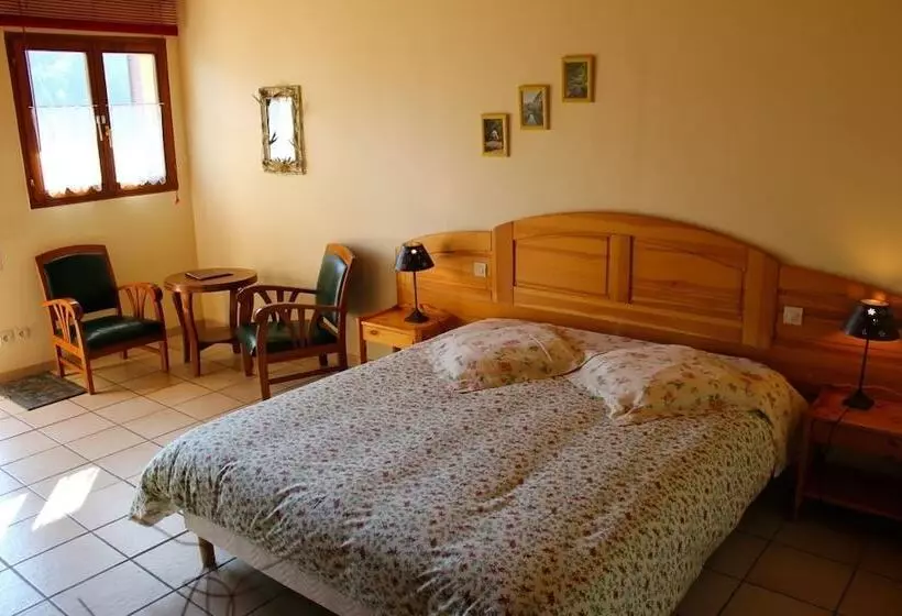 هتل Hôtel Restaurant Domaine De Basil